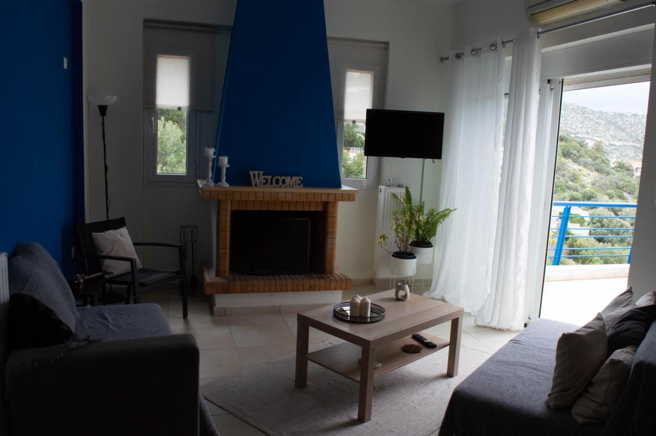Blue And White Apartment Schinias Exterior photo